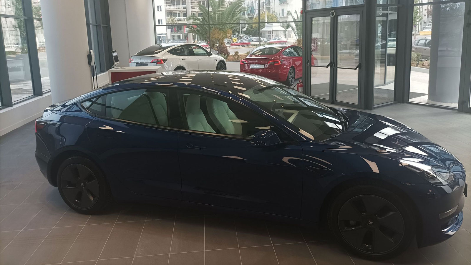 Έτοιμη η πρώτη αντιπροσωπεία της Tesla στην Ελλάδα 